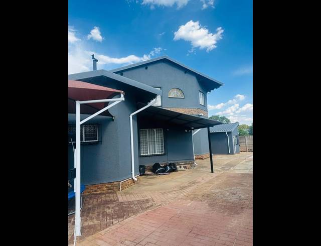 5 BEDROOM HOUSE FOR SALE IN DORINGKLOOF